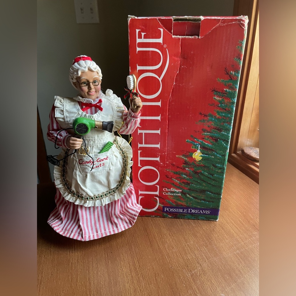 CLOTHTIQUE POSSIBLE DREAMS MRS.CLAUS Candy Cane Cuts Hair Stylist Figure Dept 56
